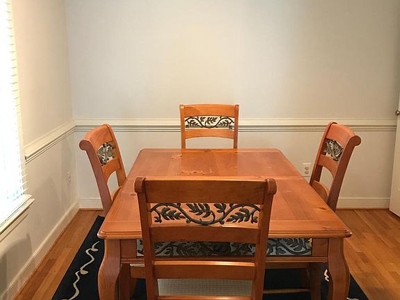 Dining room or office space