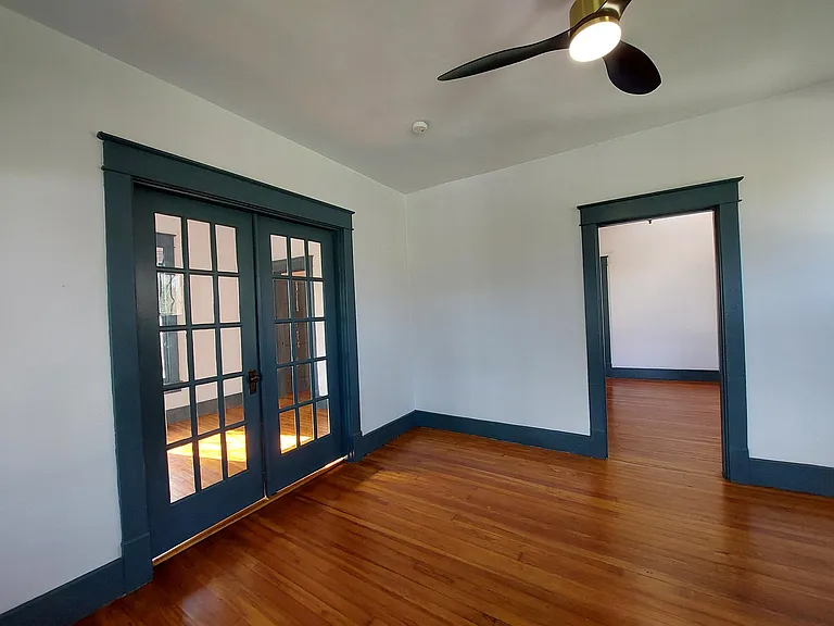 203 Riverside Dr — Photo 3