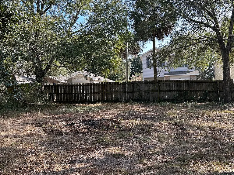 1005 Pinetree Rd — Photo 14