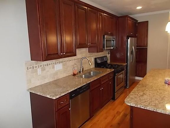 Beautiful kitchen hardwood cabinets & Flooring