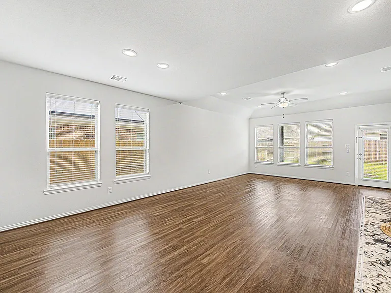 209 Cambria Green Ln — Photo 16