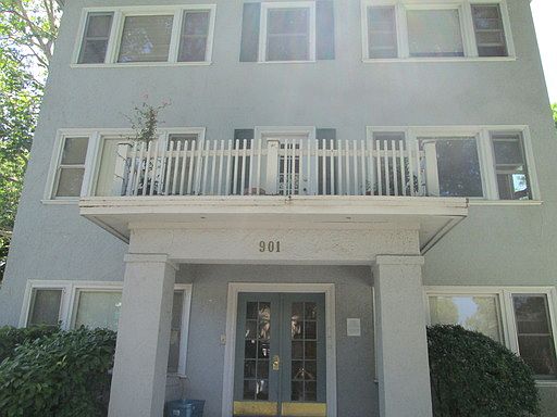 1st image of 901 26th St APT 1S