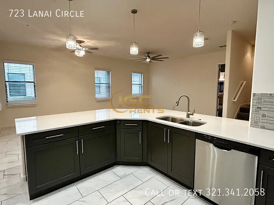 Showings Start September 7th! "Coastal Comfort Awaits: Spacious 3-Bed Townhouse at 723 Lanai Circ... — Photo 4