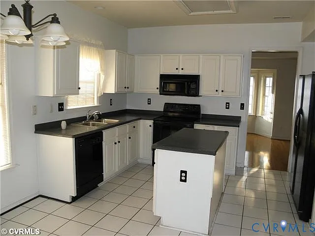 10520 Runnymeade Dr — Photo 2
