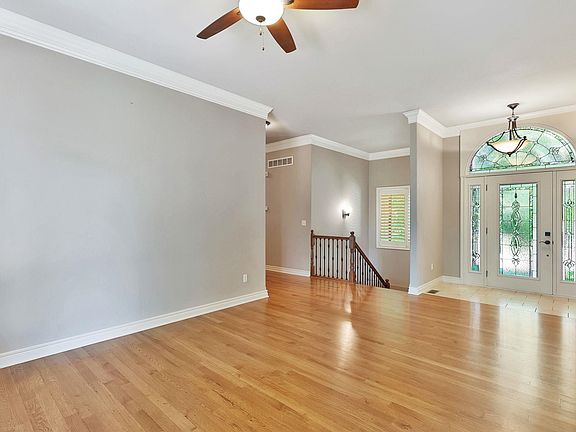 5th image of 833 E Woodstone Dr