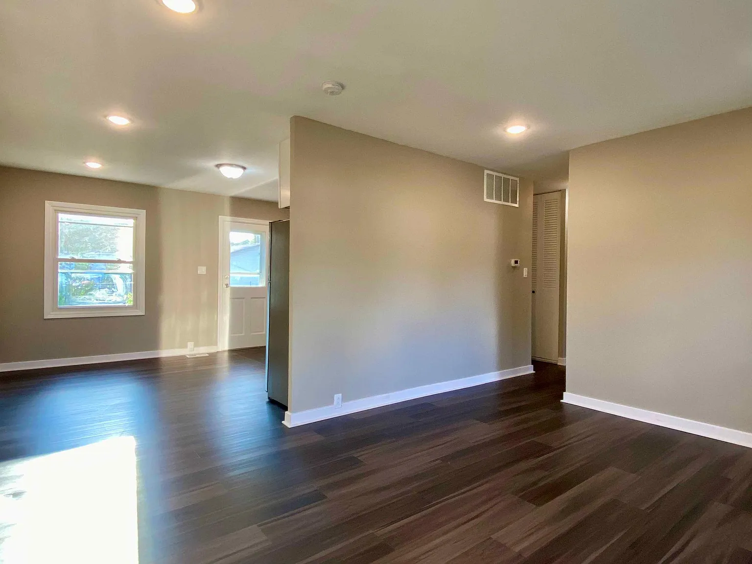 3 bed, 906 sqft, $2,400 — Photo 4