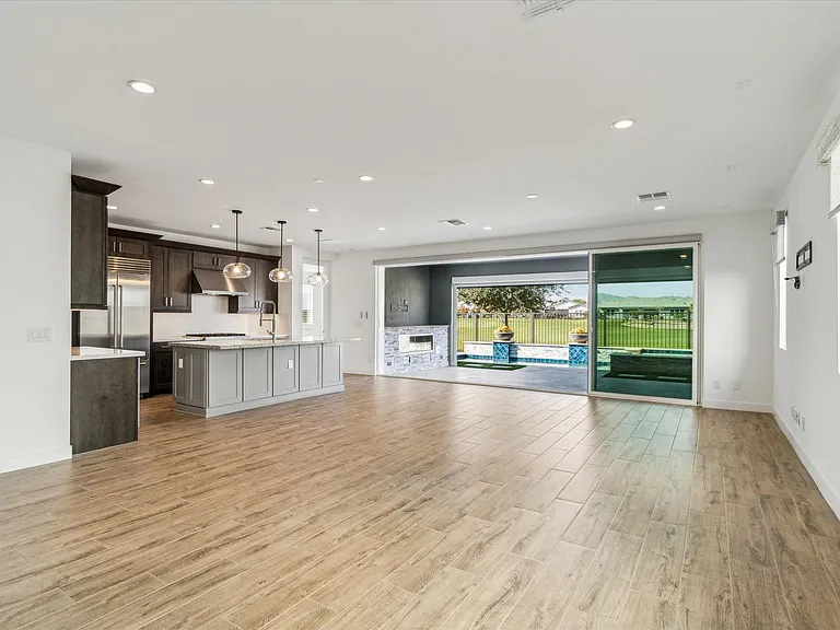 11138 N San Clemente St — Photo 7
