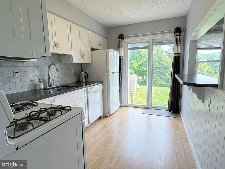 99 Brookview Cir — Photo 3