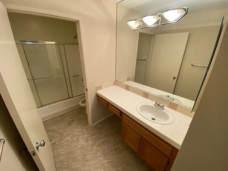 13141 Riverside Dr. — Photo 10