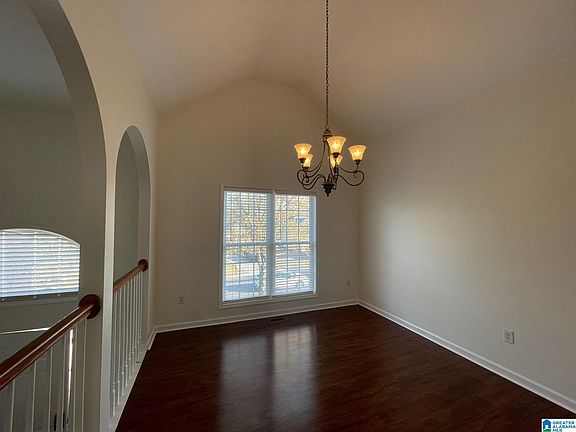 3rd image of 140 Heather Ln