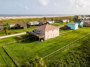 499 Beachfront Dr, Matagorda, TX 77457