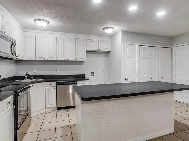 5532 Gibson Dr — Photo 7