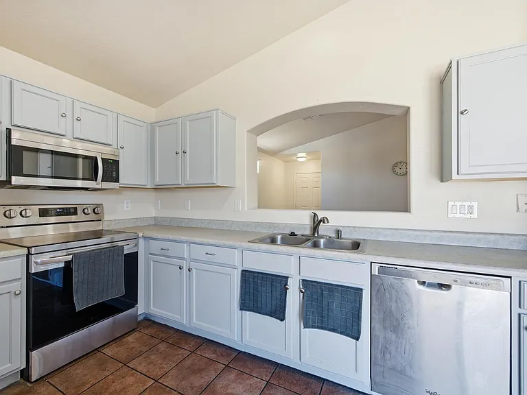 12418 W Windrose Dr — Photo 5
