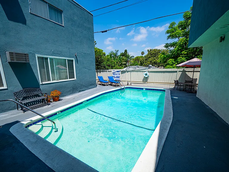 1226 N Fuller Ave #22 — Photo 2