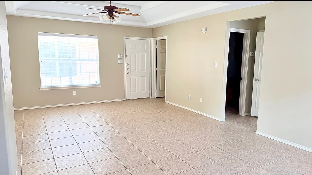 2 bed, $950 — Photo 3