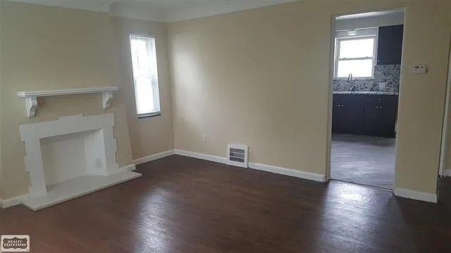 15020 Camden Ave — Photo 3