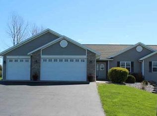 N6802 Bobbi Rd, Pardeeville, WI 53954