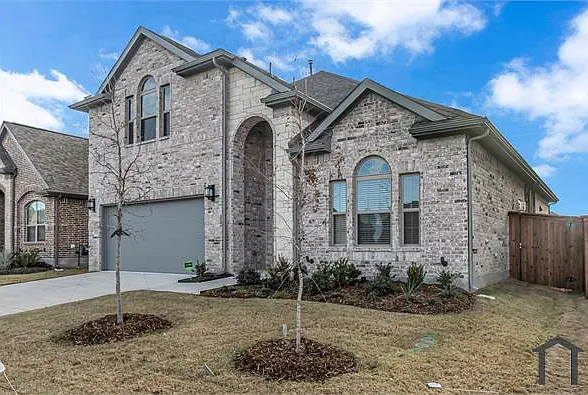 5 bed, 2816 sqft, $4,135 — Photo 2