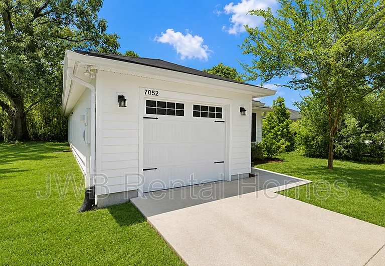 7952 Dekle Ave — Photo 1