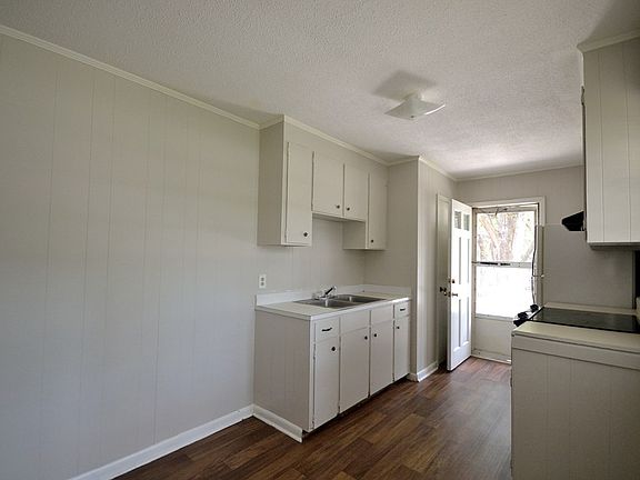 4th image of 605 W Gordon St