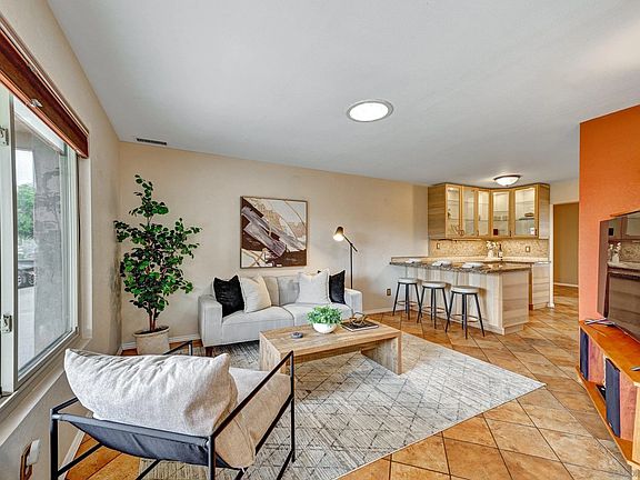 4th image of 10641 Amantha Ave