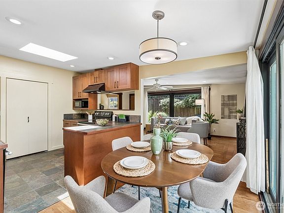 5th image of 3222 NE 85th Street