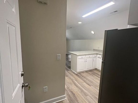 4th image of 422 Benjamin Ave #A