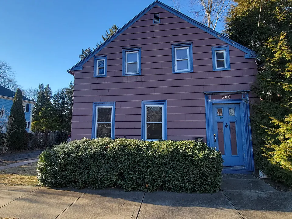 300 W Elm St #300
