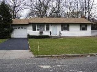 47 Garrity Ave, Ronkonkoma, NY 11779