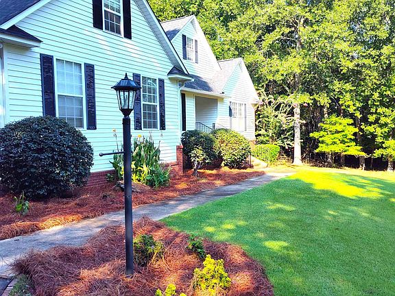 2nd image of 302 W Lakeview Dr