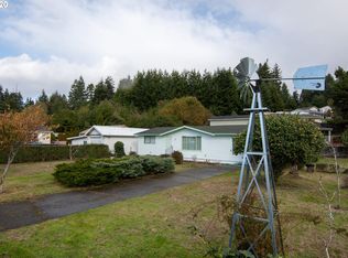 1100 N 8th St, Lakeside, OR 97449