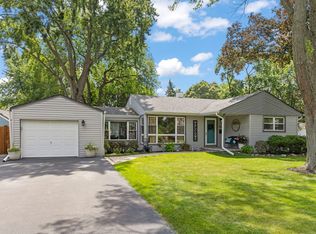 2304 Meadow Dr, Rolling Meadows, IL 60008
