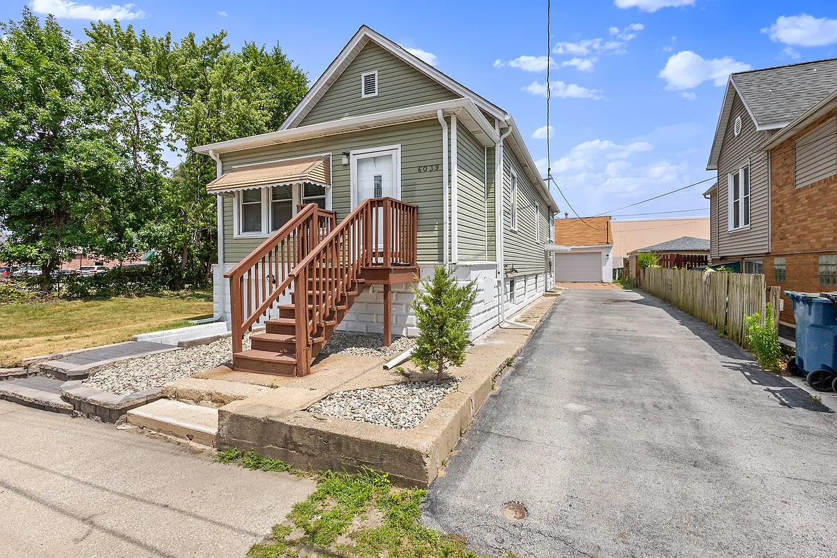Building Photo - 6039 Jackson Ave