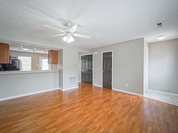 3rd image of 97 Old Tavern Cir