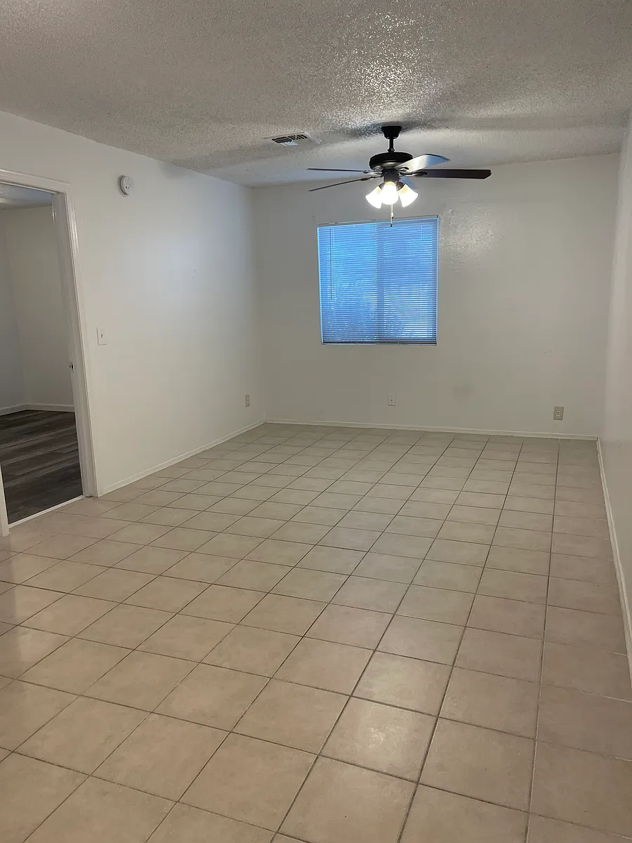 Building Photo - 220 W 9th St #411A
