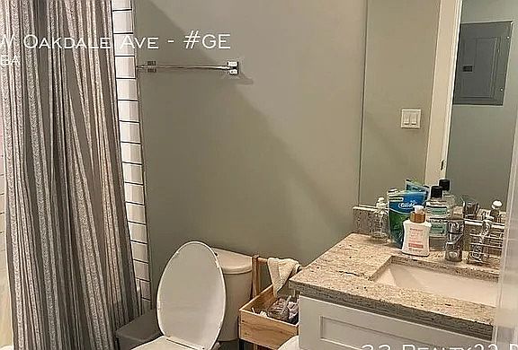 3rd image of 733 W Oakdale Ave #Ge