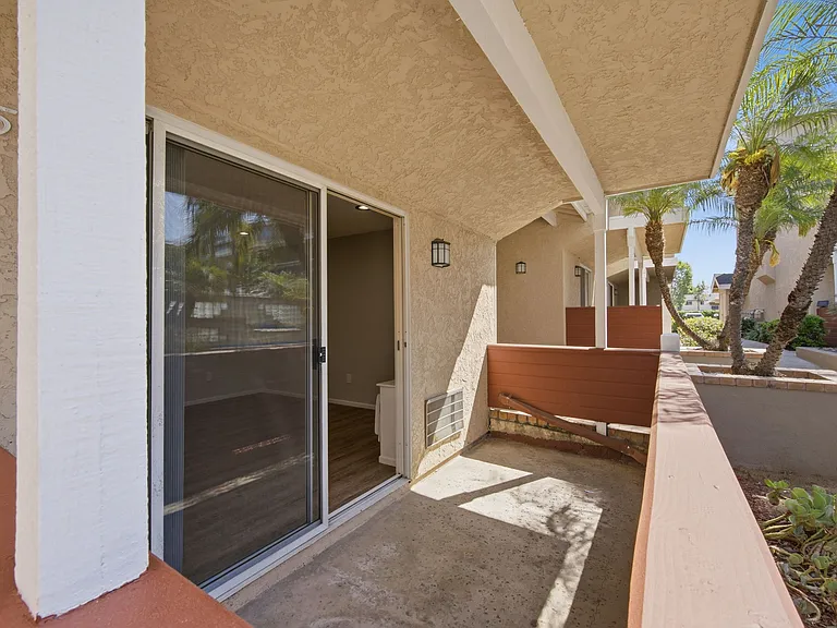 Benchmark Apartments — Photo 7