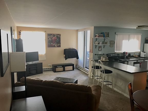 3rd image of 338 W Miner St APT 1A