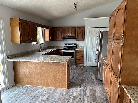 Kitchen w/Breakfast Room