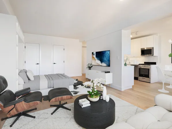 11 Riverside Drive image 4 of 13