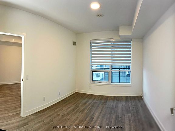 4th image of 30 Upper Mall Way #619A