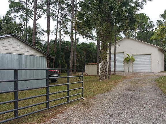 4th image of 8606 Banyan Blvd