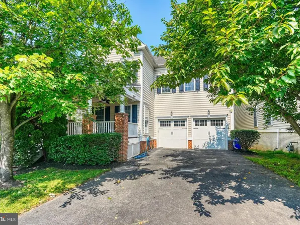 23218 Robin Song Dr, Clarksburg, MD 20871