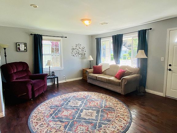 5th image of 734 Lewis St