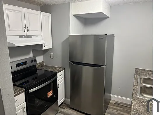 216 E 2nd St — Photo 1