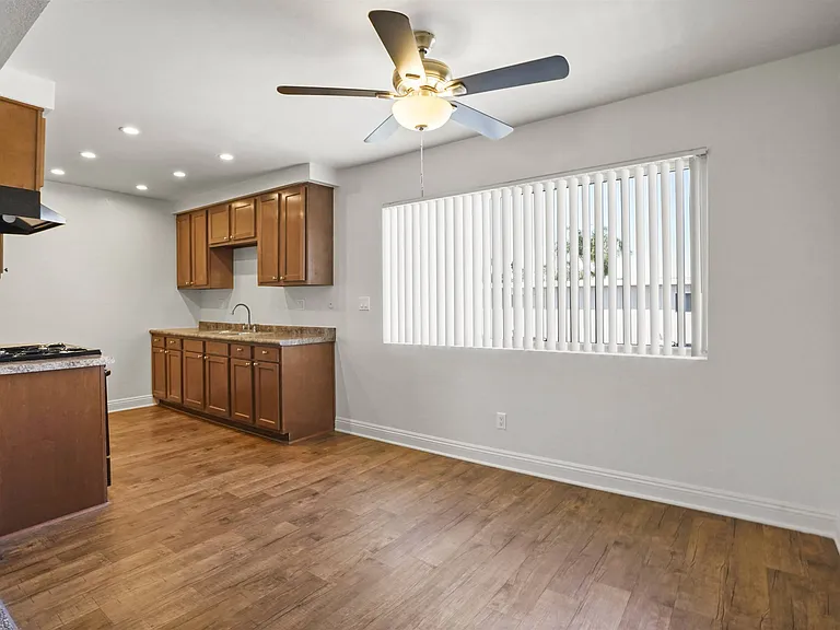 Stonehedge Apartments — Photo 33