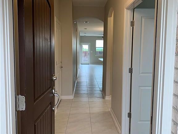4th image of 2108 Valor Dr