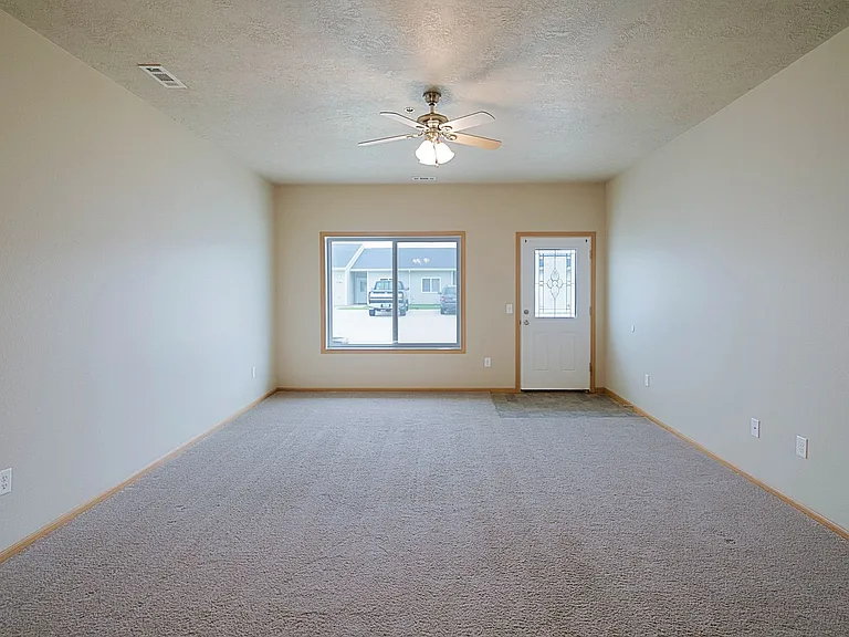 2102-2136 Landmark Circle — Photo 3