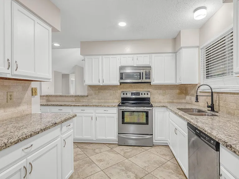 7431 Ridgeberry Dr — Photo 12
