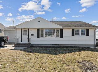 1453 Golfview Dr NE, Cedar Rapids, IA 52402